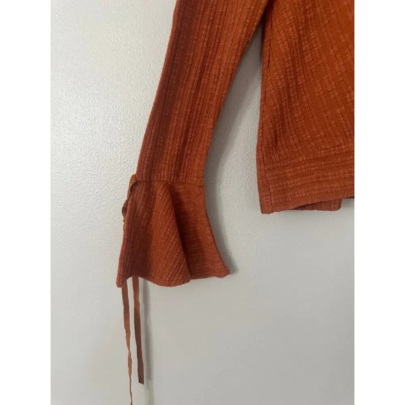 Davi & Dani Bell Sleeve Ribbed Sweater Size Large - Picture 3 of 4